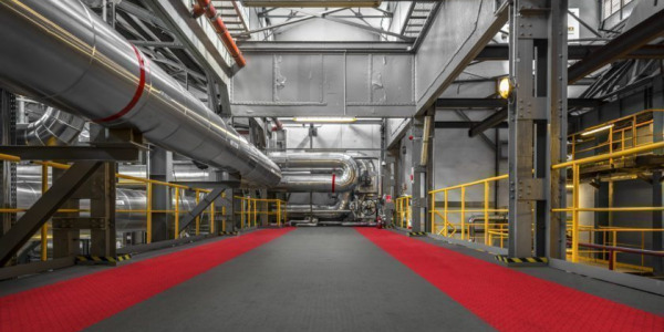 FORTELOCK CENA ZA M² VS. ŻYWICA EPOKSYDOWA: Analiza opłacalności (TCO) dla podłóg przemysłowych i garażowych